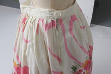 Load image into Gallery viewer, Vintage 1950s original novelty hat print cotton skirt UK 8 S