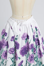 Load image into Gallery viewer, Vintage 1950s original floral print waffle weave cotton skirt UK 8 S
