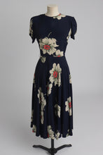 Load image into Gallery viewer, Vintage 1940s original floral print crepe dress UK 6 XS
