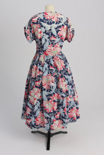 Load image into Gallery viewer, Vintage 1940s original feedsack type cotton floral print dress UK 12 US 8 M
