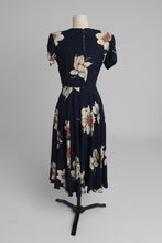 Load image into Gallery viewer, Vintage 1940s original floral print crepe dress UK 6 XS
