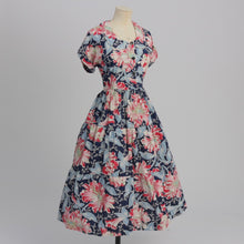 Load image into Gallery viewer, Vintage 1940s original feedsack type cotton floral print dress UK 12 US 8 M
