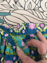 Load image into Gallery viewer, Vintage 1950s original Sportaville floral print cotton pleated skirt UK 6 XS
