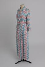 Load image into Gallery viewer, Vintage 1940s original pink and blue moygashel housecoat XS S
