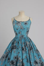 Load image into Gallery viewer, Vintage 1950s original Polly Peck floral print dress and matching shawl UK 8 S
